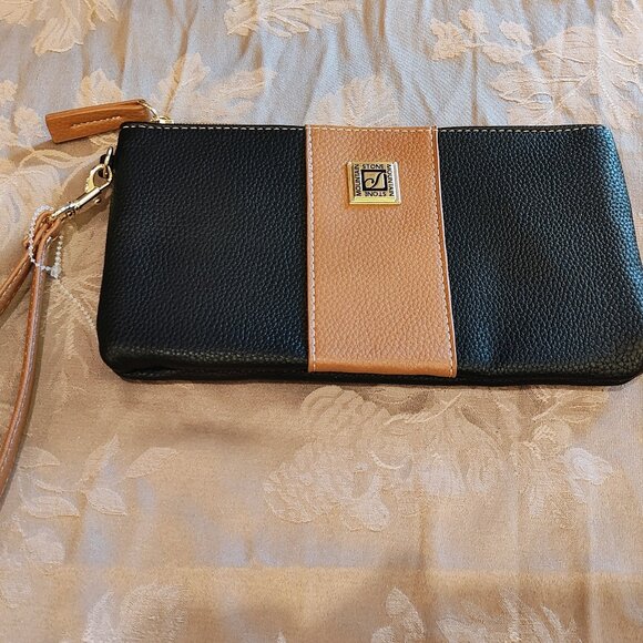Stone Mountain Accessories Handbags - Stone Mountain Cornwall Bonded Pebble Leather Wristlet, New Without Tags